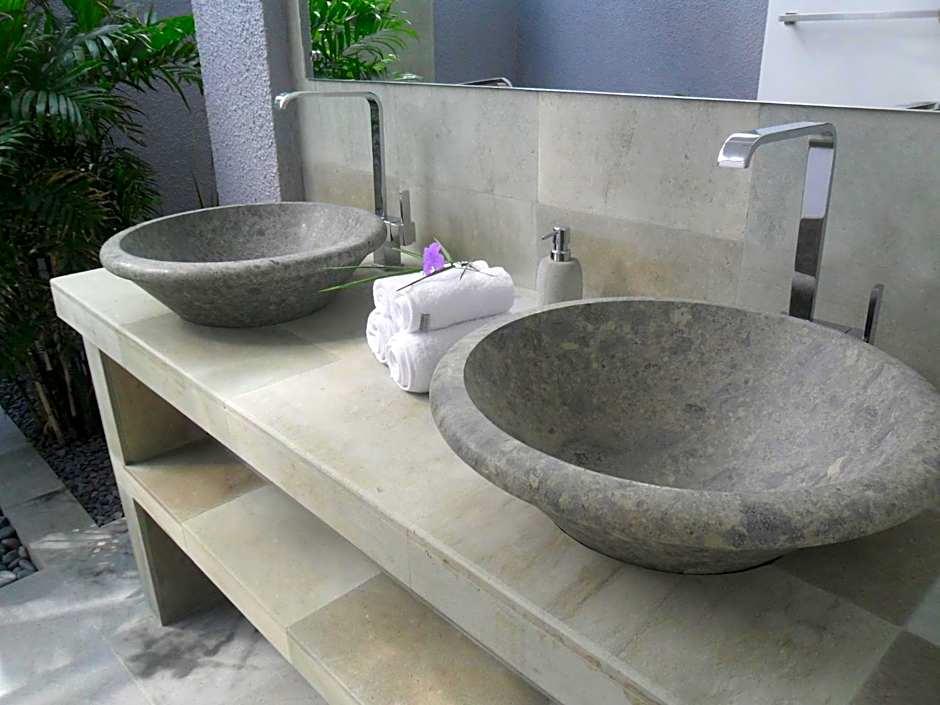 Ju'blu Hotel 30/31