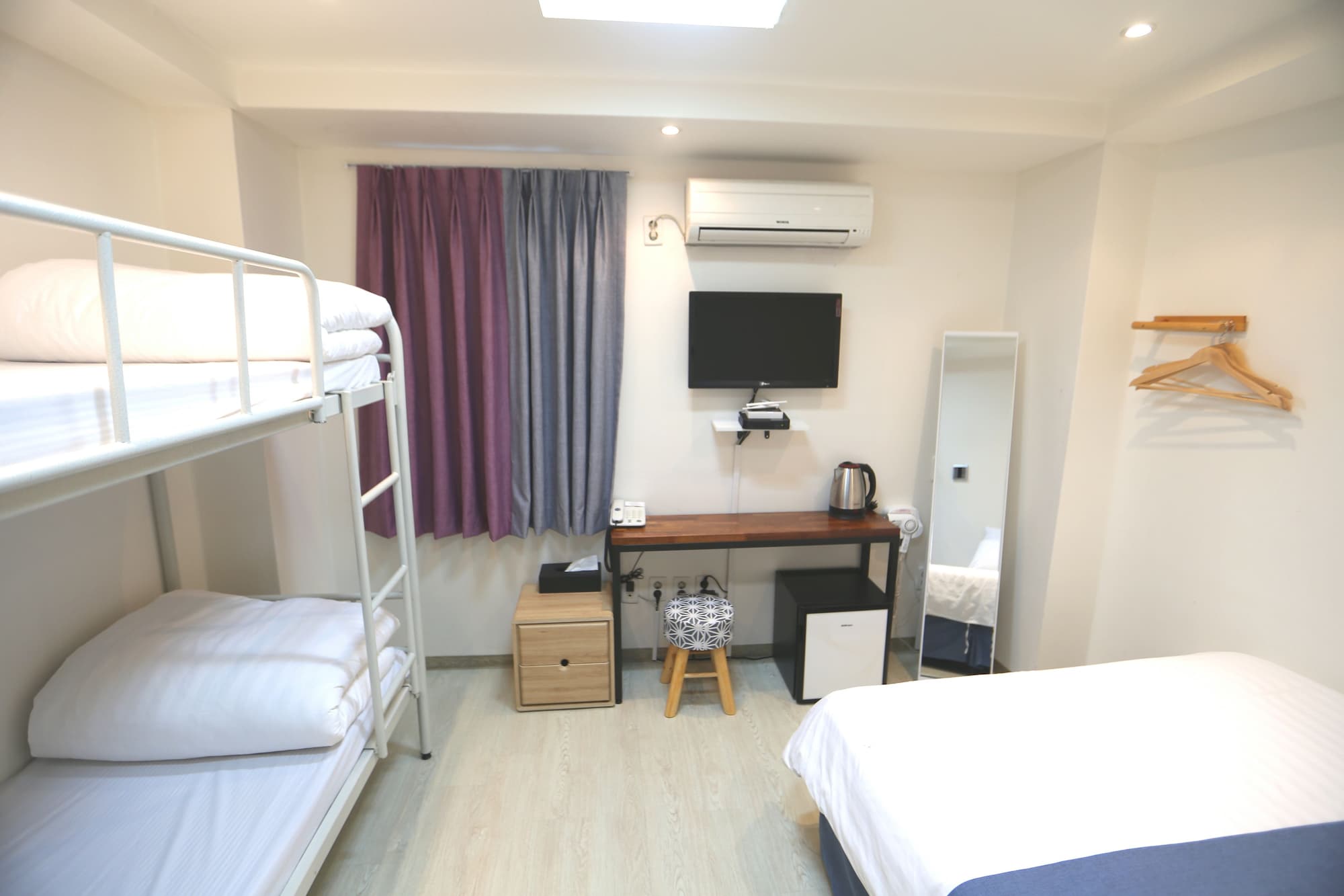 غرفة عائلية بسرير مزدوج وسرير بطابقين، Must Stay (ex. Seoul Backpackers) 4/6