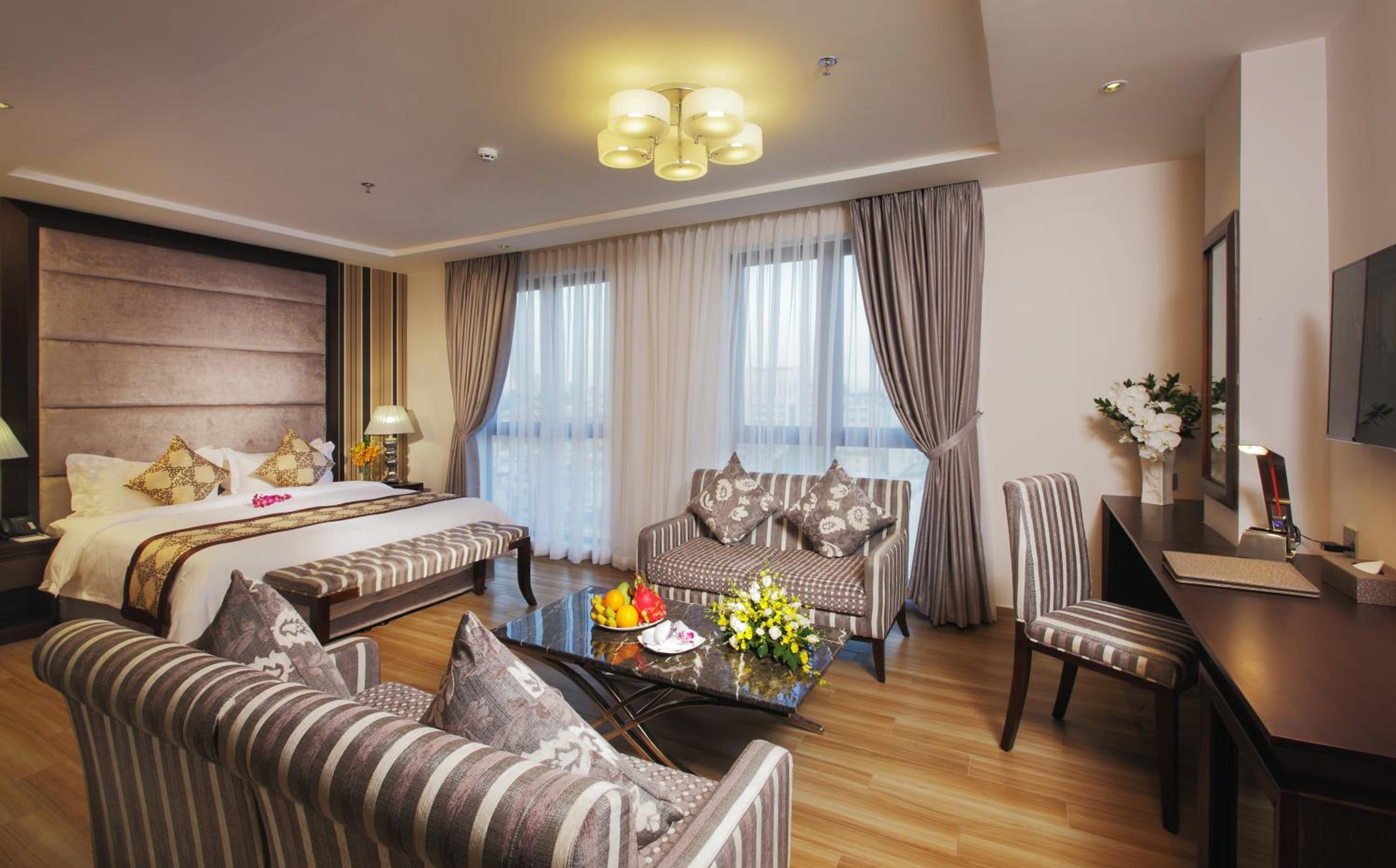 Senior, Luxury, Queen Bed