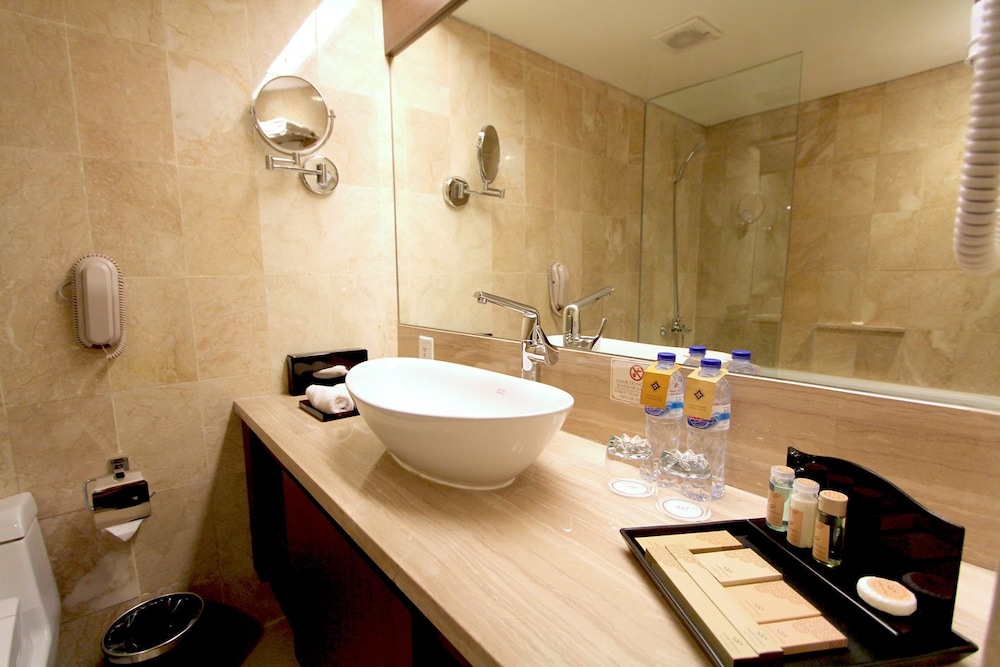 Grand Sahid Jaya Jakarta 50/50