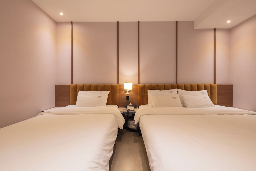 Vip, Twin Beds, 1 Double and 1 Single Bed