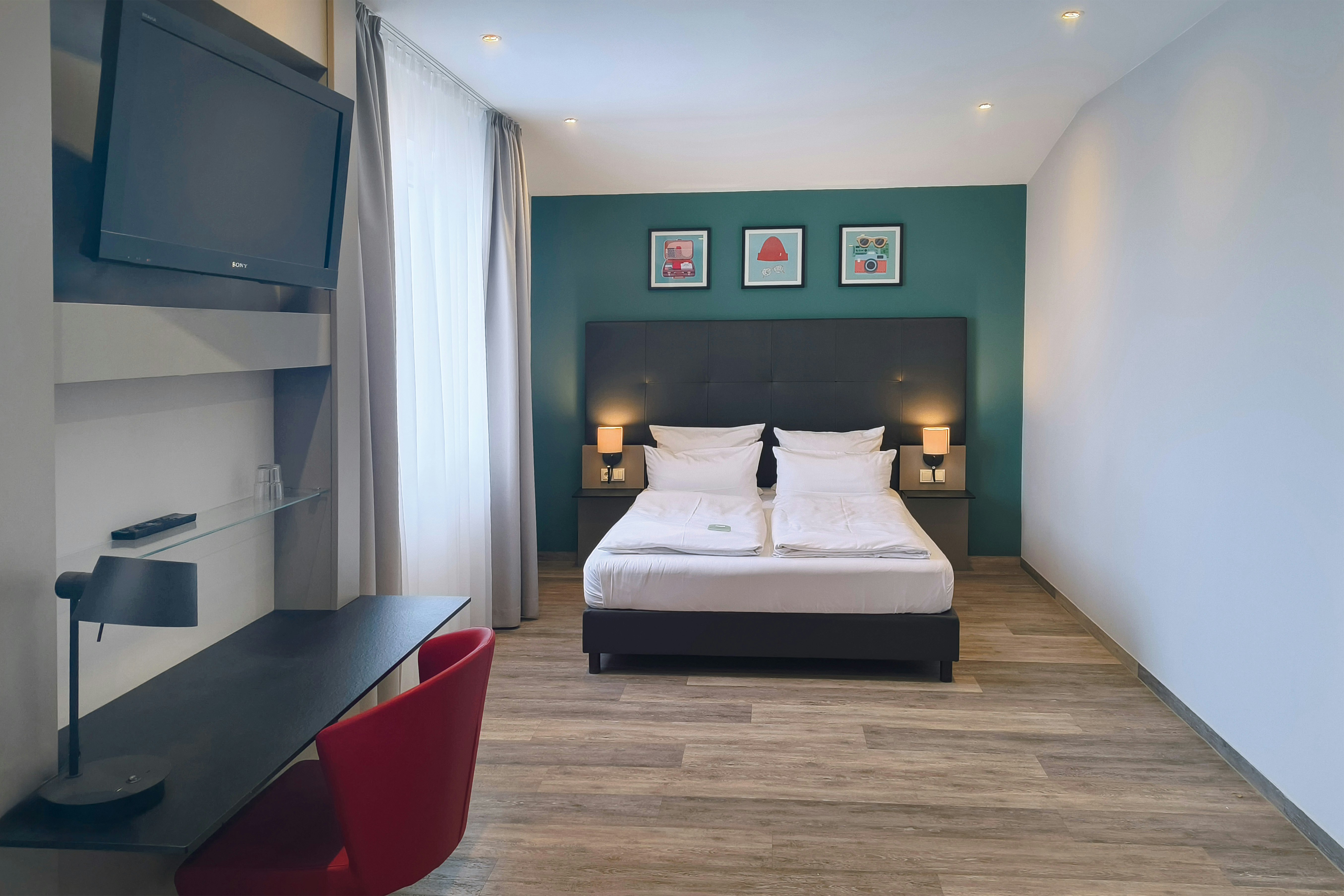 Premium, Queen Bed, Sofa