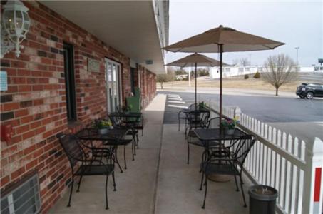 Twelve Oaks Inn 20/30