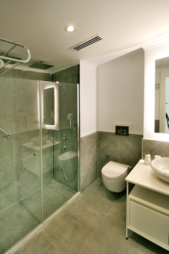 Arnna Hotel 24/67