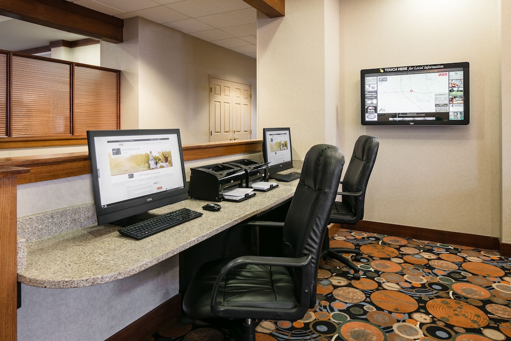 Holiday Inn Express Suites Coralville 54/67