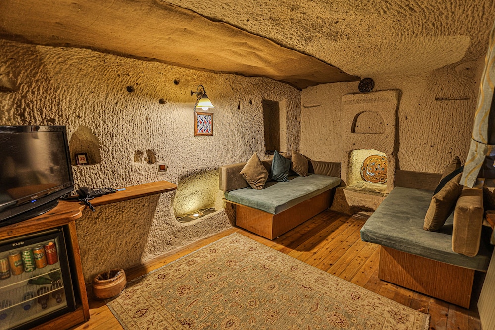 La Casa Cave 25/50