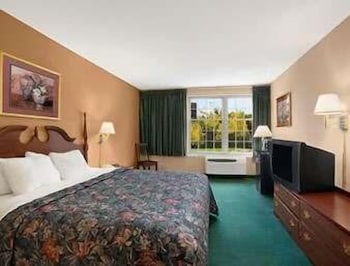 Days Inn by Wyndham Madisonville 8/17
