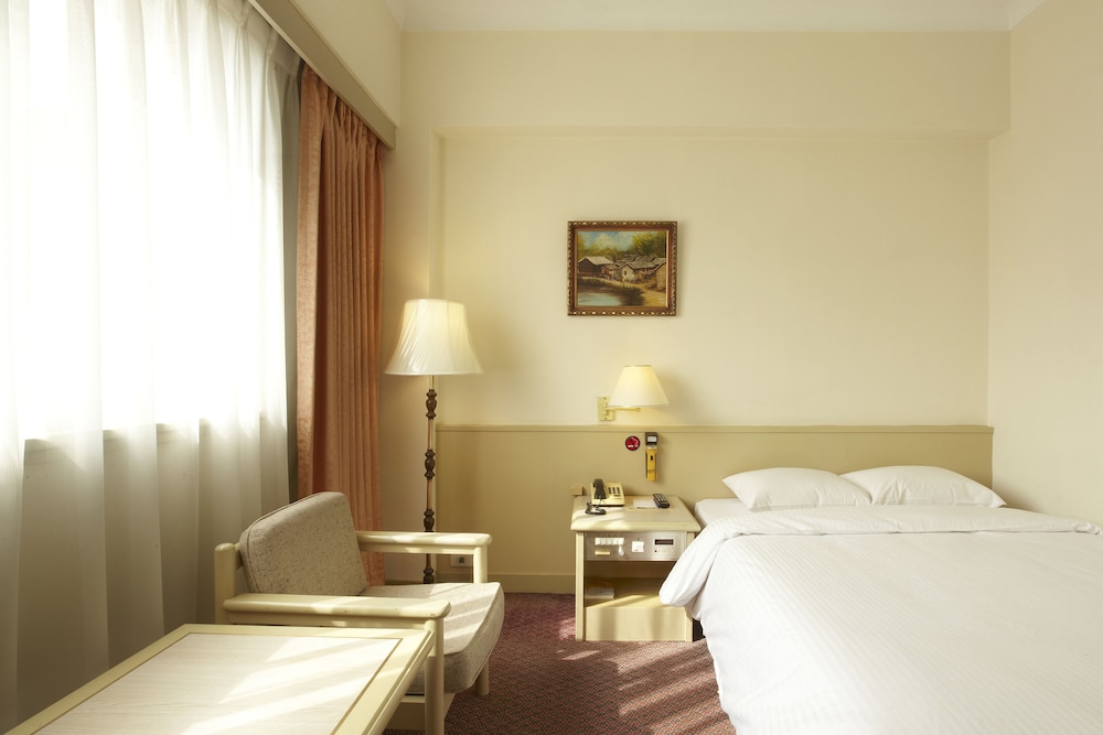 غرفة قياسية مفردة، Emperor Hotel 5/6