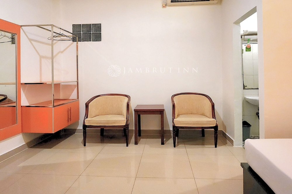 Jambrut Inn Hotel 24/50