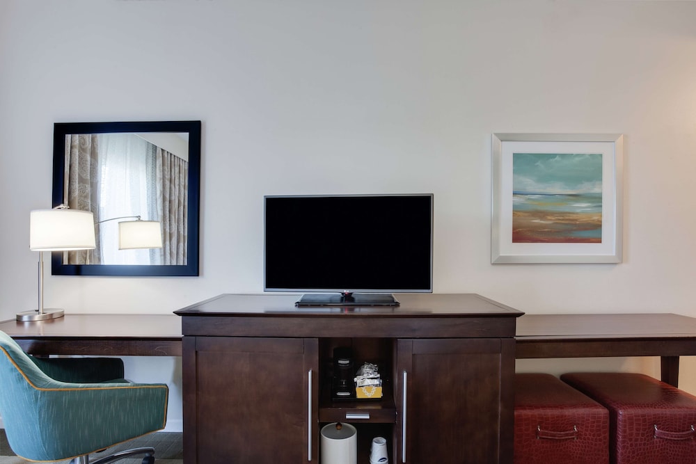 Hampton Inn Suites Deland 60/77