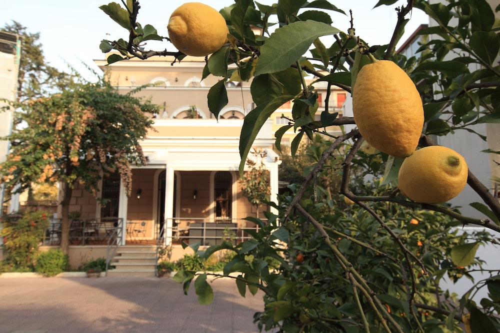 Villa Pirandello 52/54