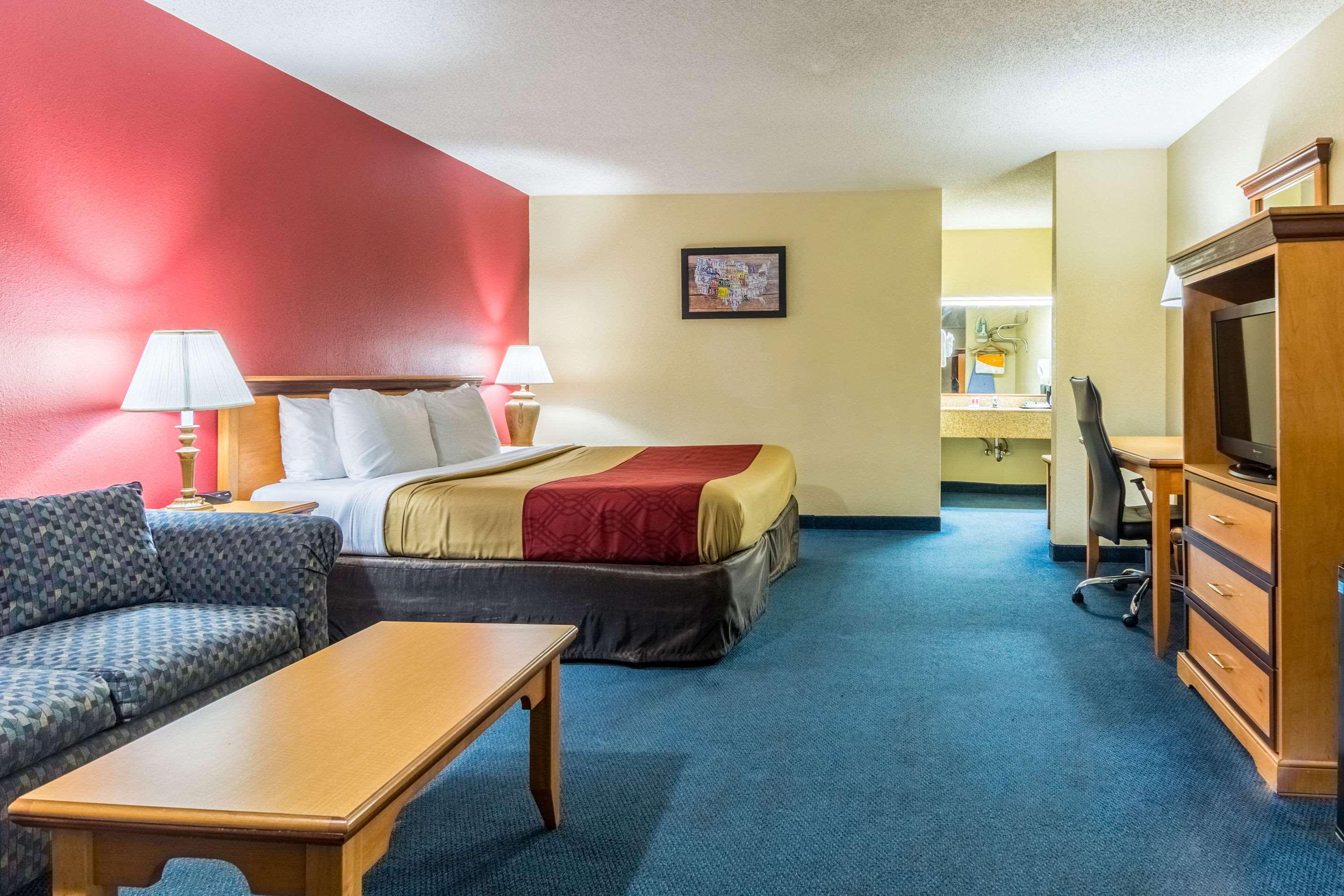 جناح بسرير كينج للمدخنين، Econo Lodge Whiteville, NC 3/4