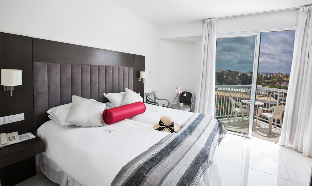 Room, Double or Twin Bed, Inland View