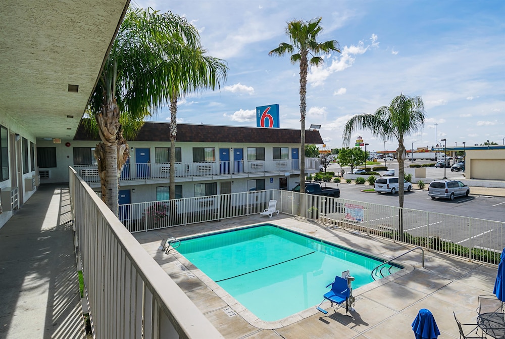 Motel6 Lost Hills, CA 8/46