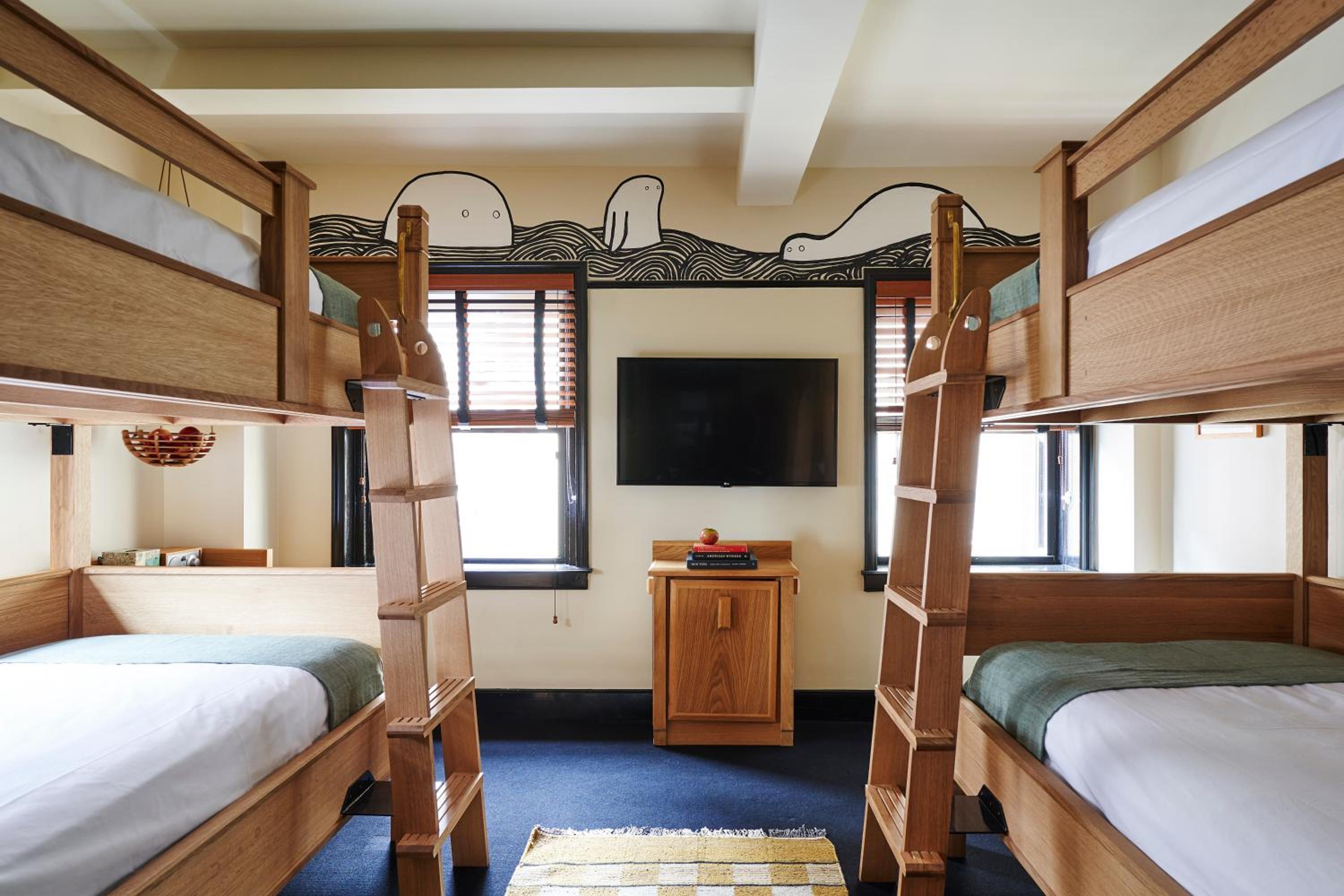 Premium, Quadruple, Bunk Bed, Freehand New York 2/4