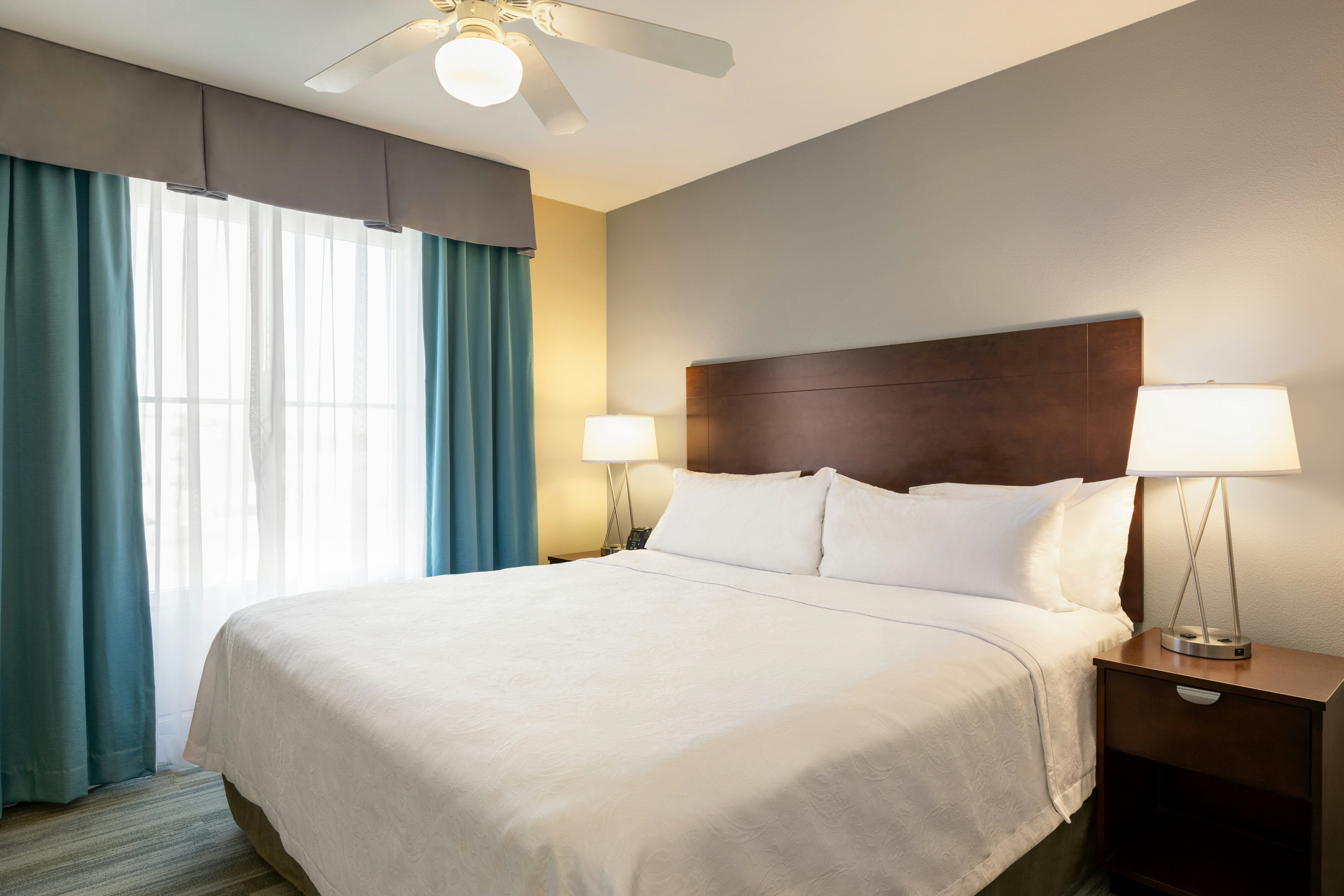 STUDIO, SUITE, KING BED