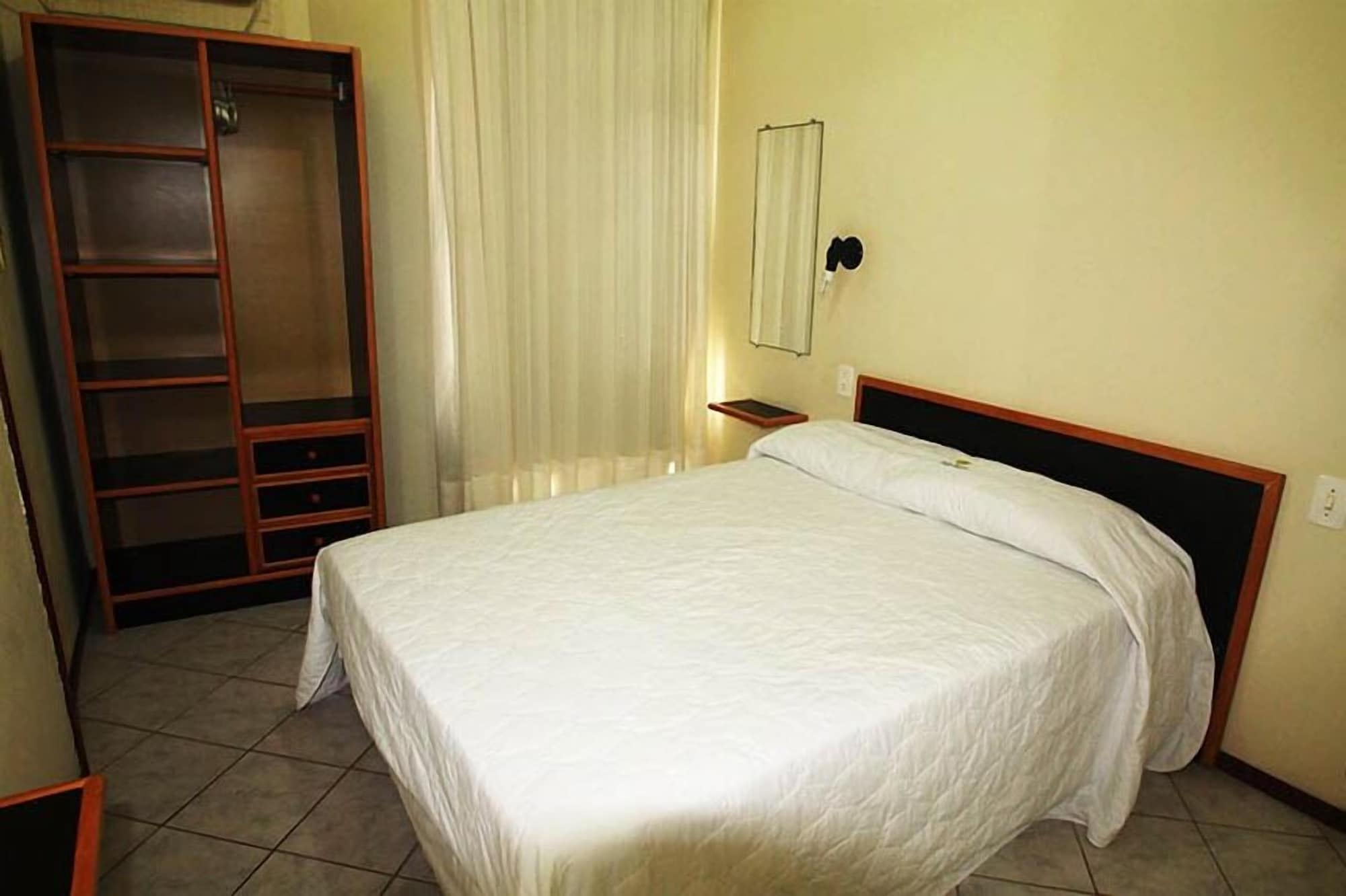 Standard, Queen and Twin Beds, Side Sea View