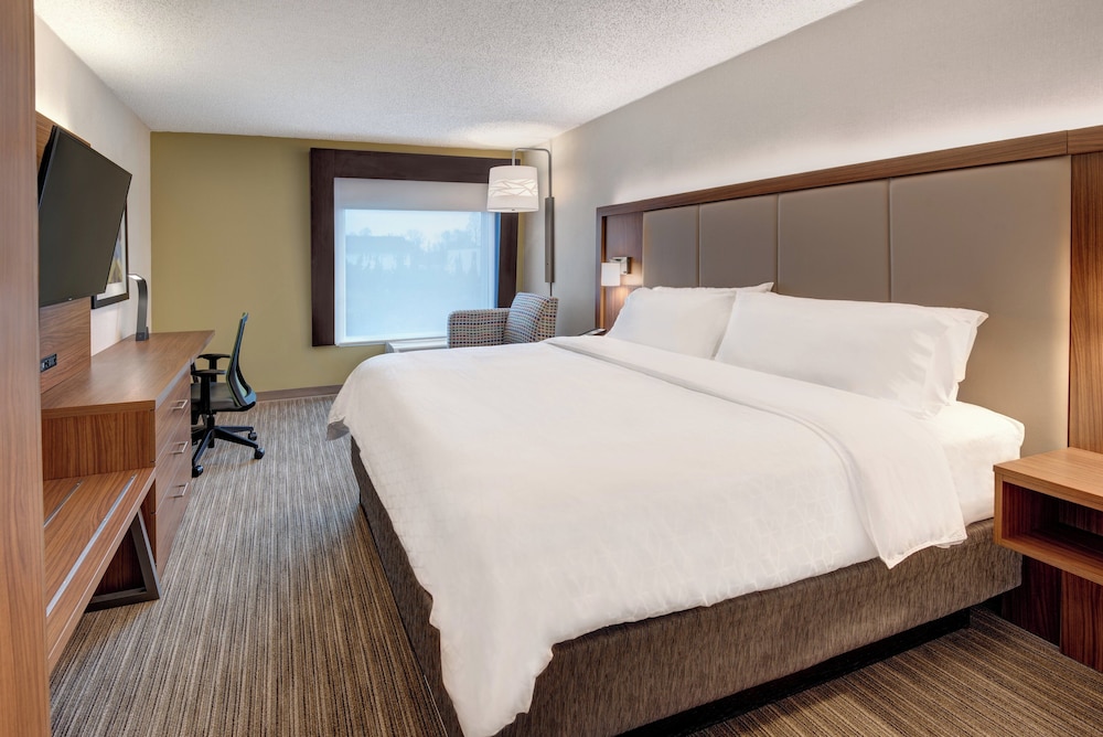 Holiday Inn Express & Suites West Long Branch - Eatontown 21/74