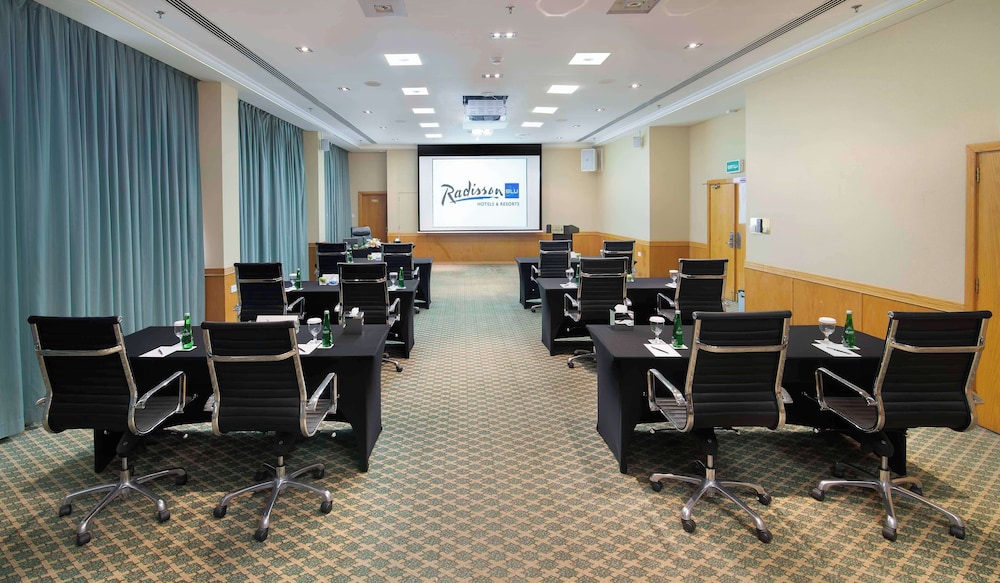 Radisson Blu Hotel & Resort Al Ain 54/66