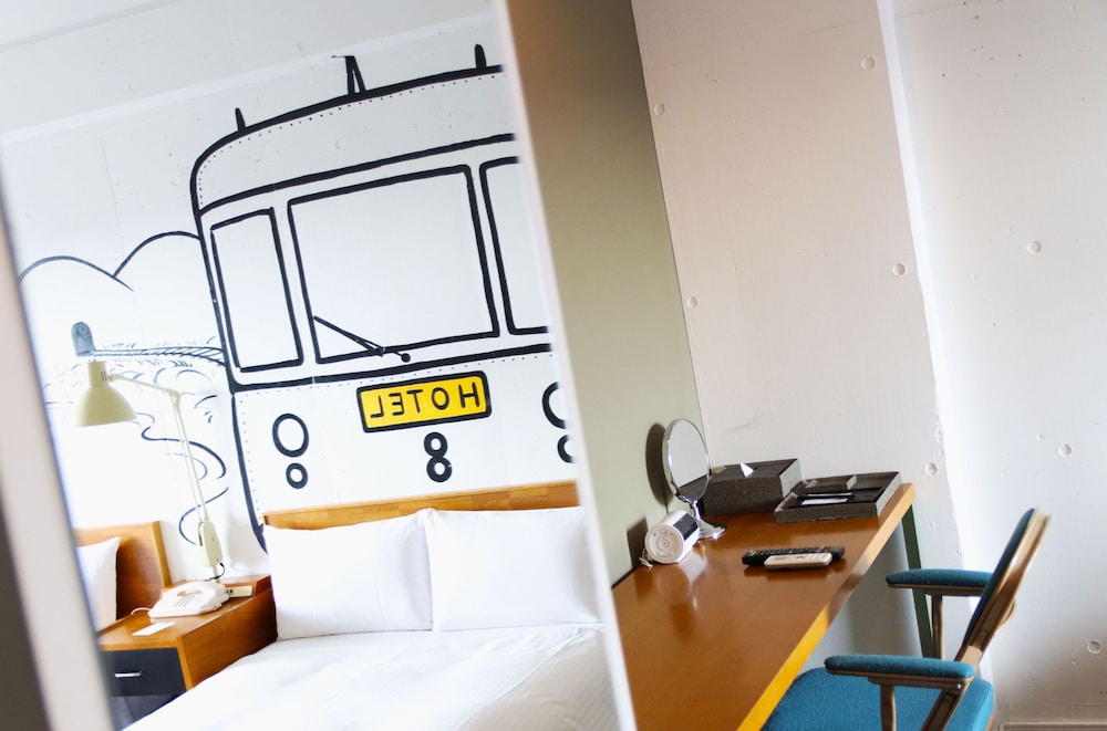8Hotel 59/63