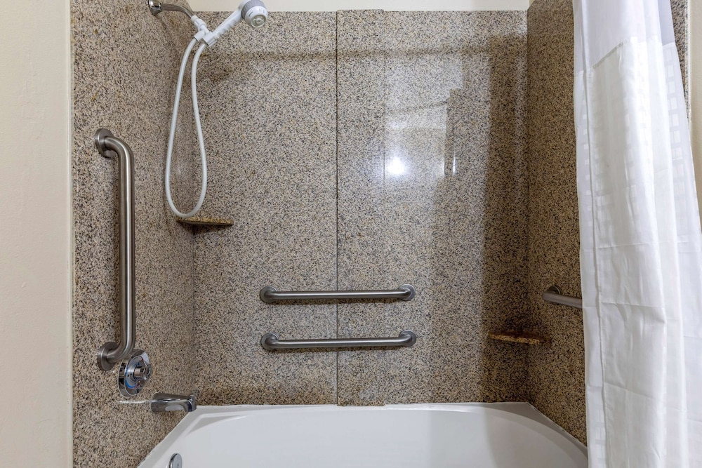 Comfort Suites Shreveport West I-20 35/35