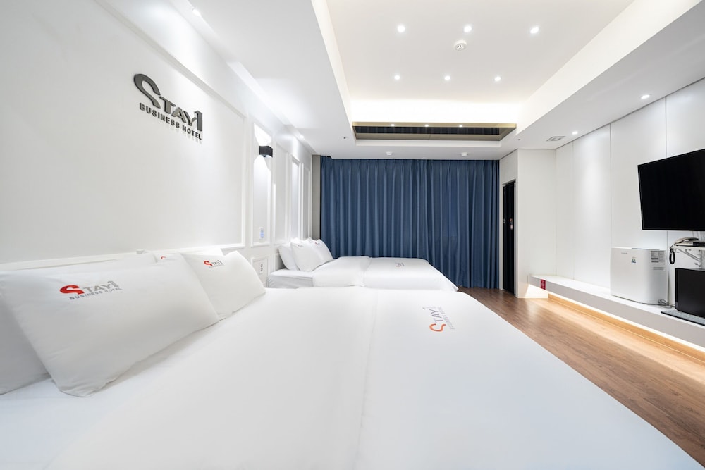 Stay 1 Hotel 8/49