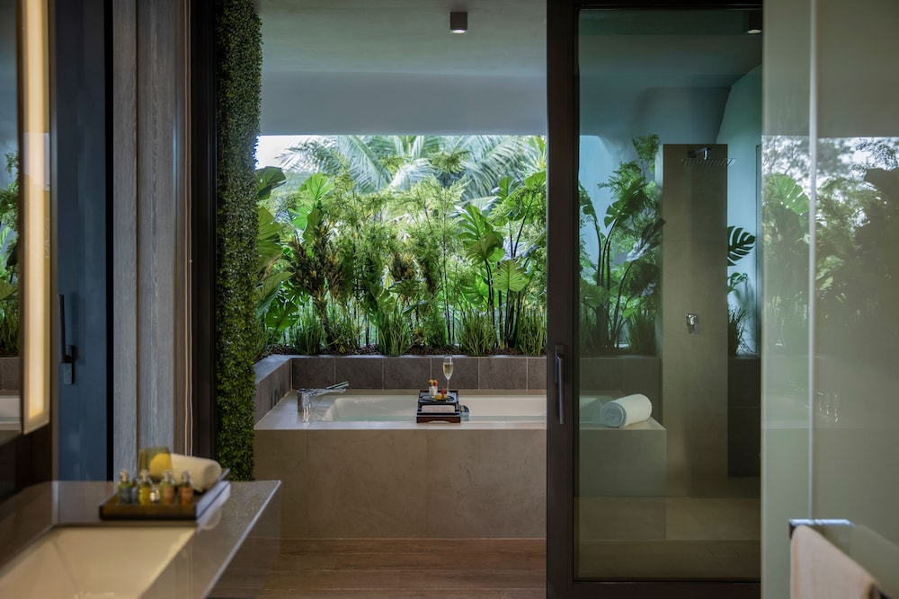 Dusit Thani Laguna Singapore 12/65