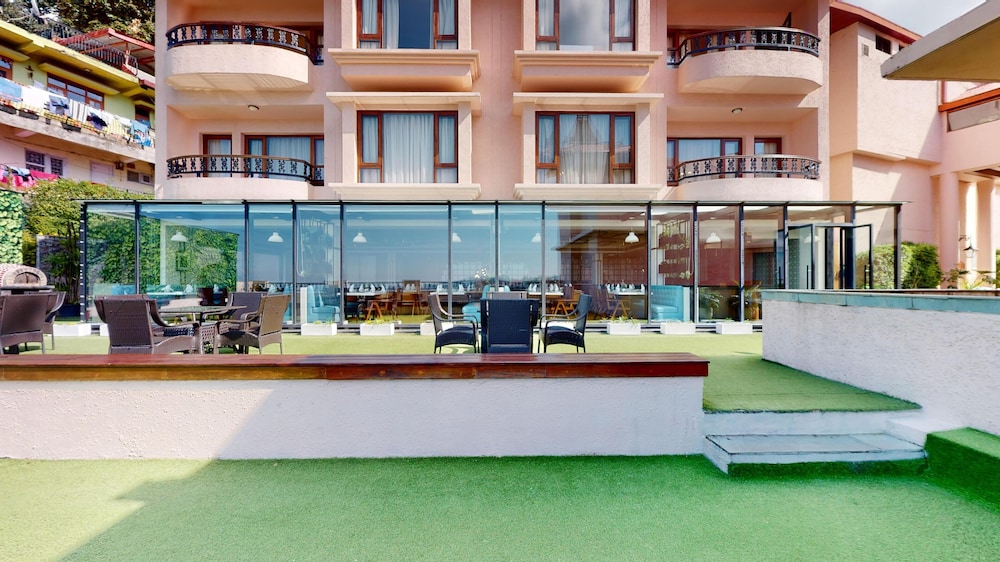 Radisson Hotel Jass Shimla 3/50
