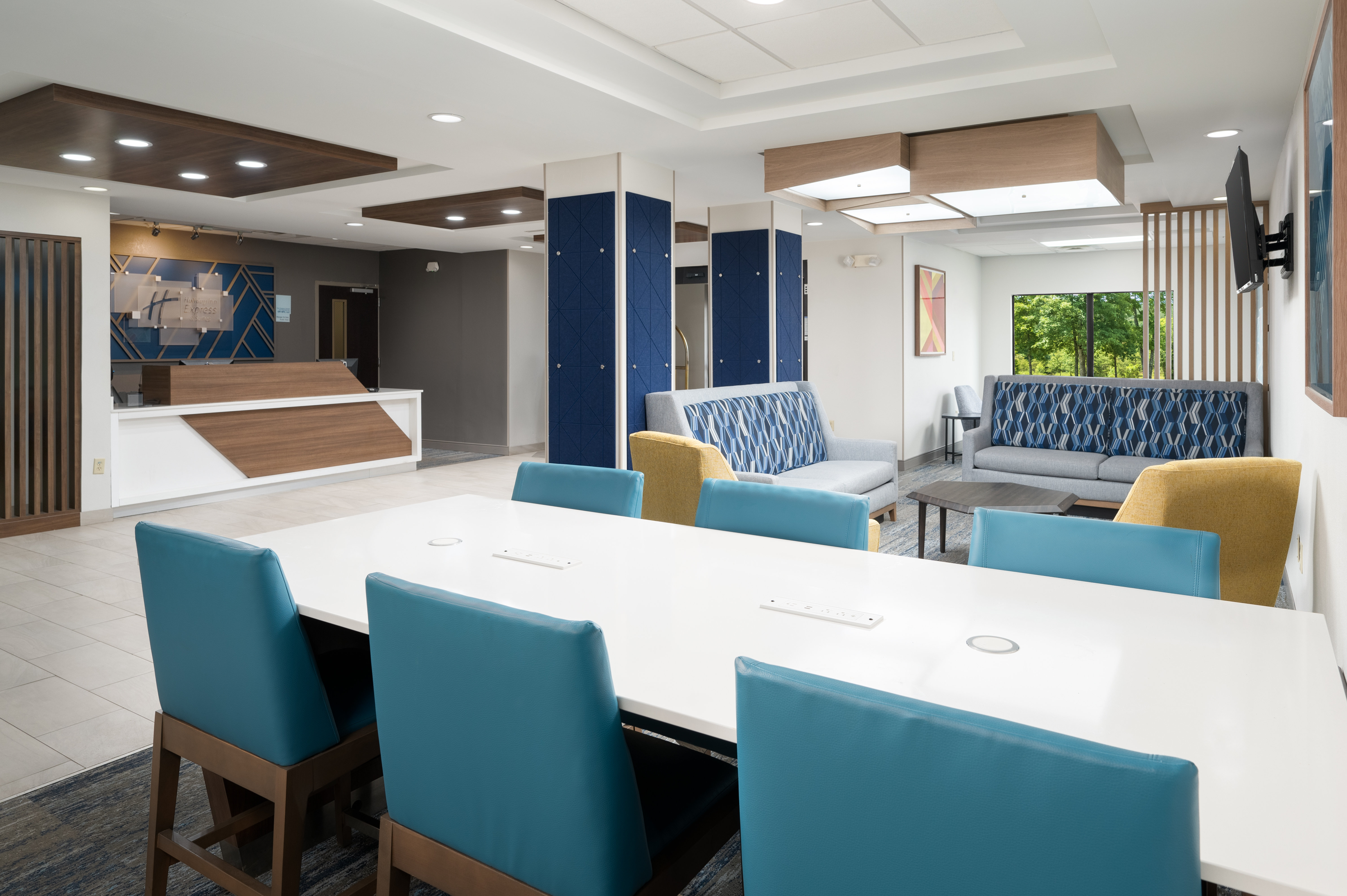 Holiday Inn Express Hotel Suites Newport South 61/79