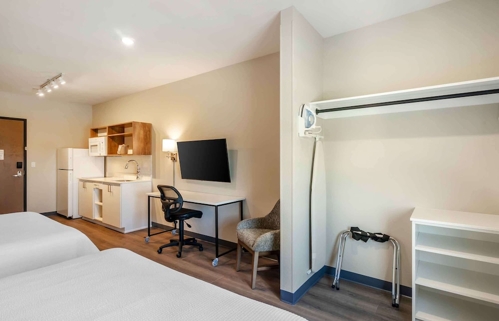 Extended Stay America Premier Suites - Fort Myers - Airport photo2