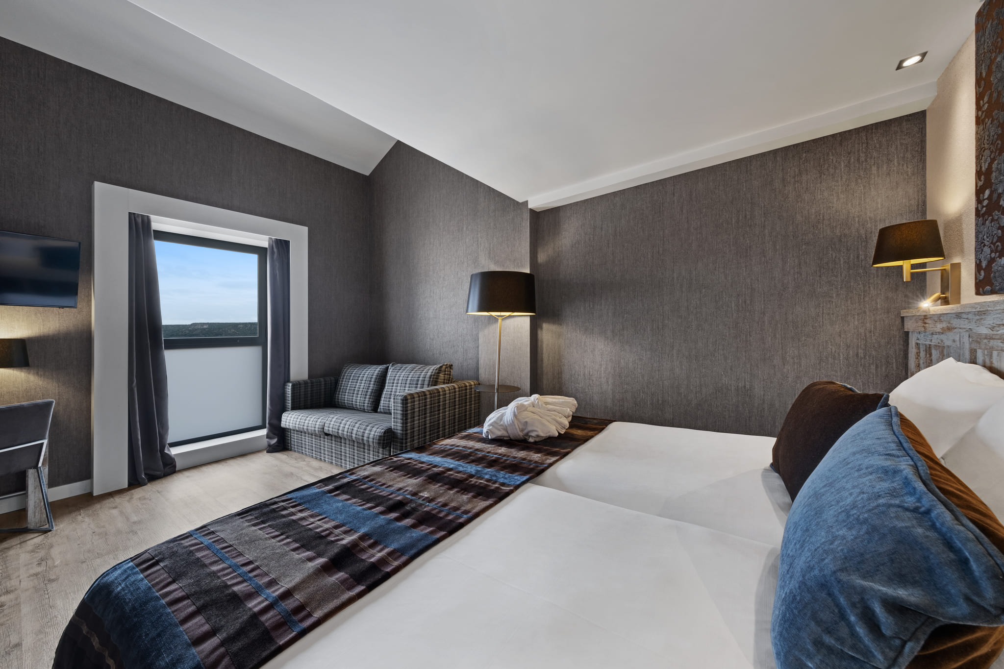 Deluxe, Single, Double Bed