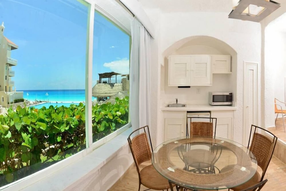 Bsea Cancun Plaza Hotel 24/69