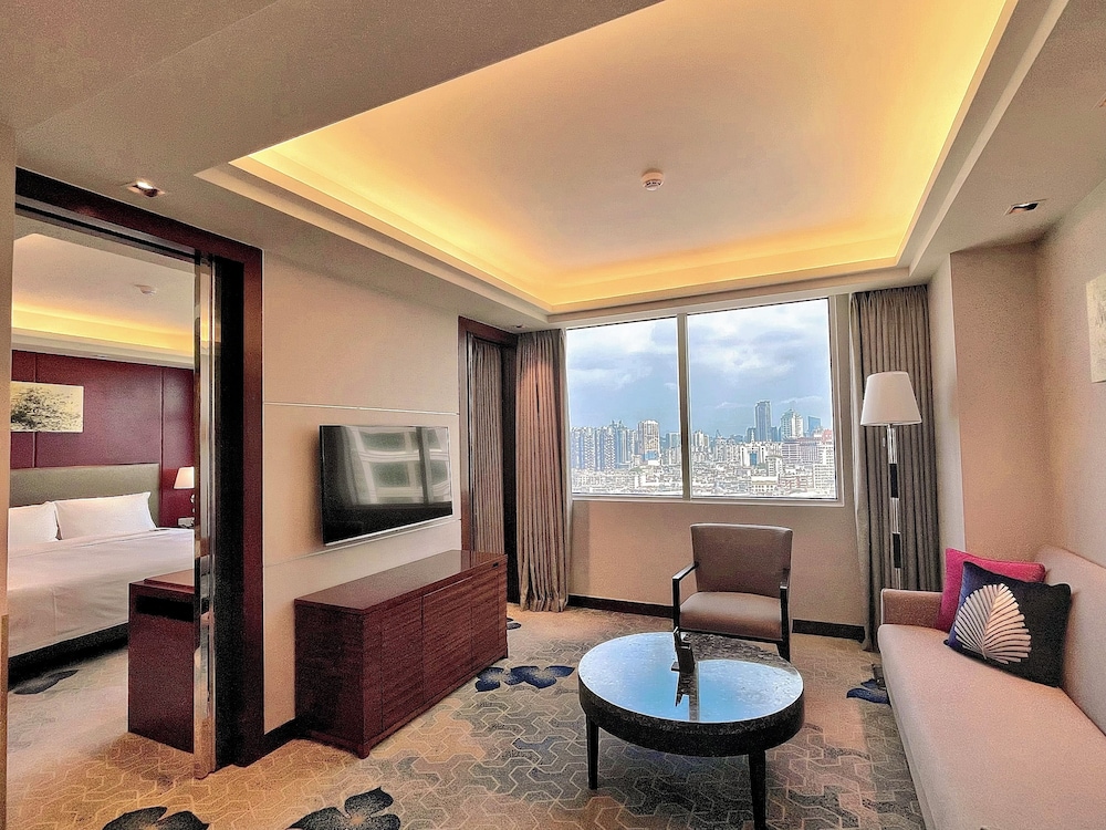 Swiss Grand Xiamen 33/50