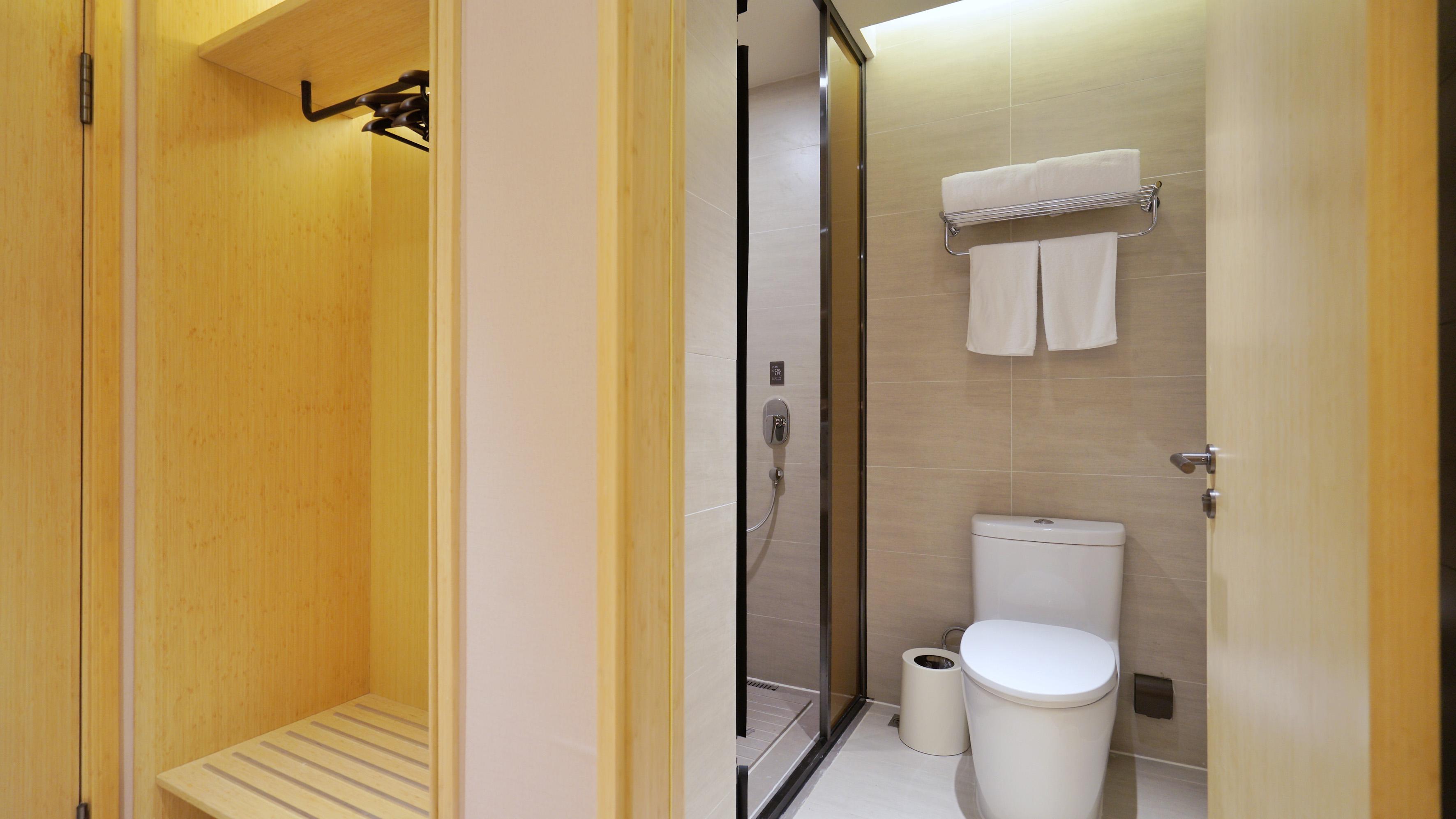 Ji Hotel (Shanghai Hongqiao National Exhibition and Convention Center Huaxiang Road) 29/33