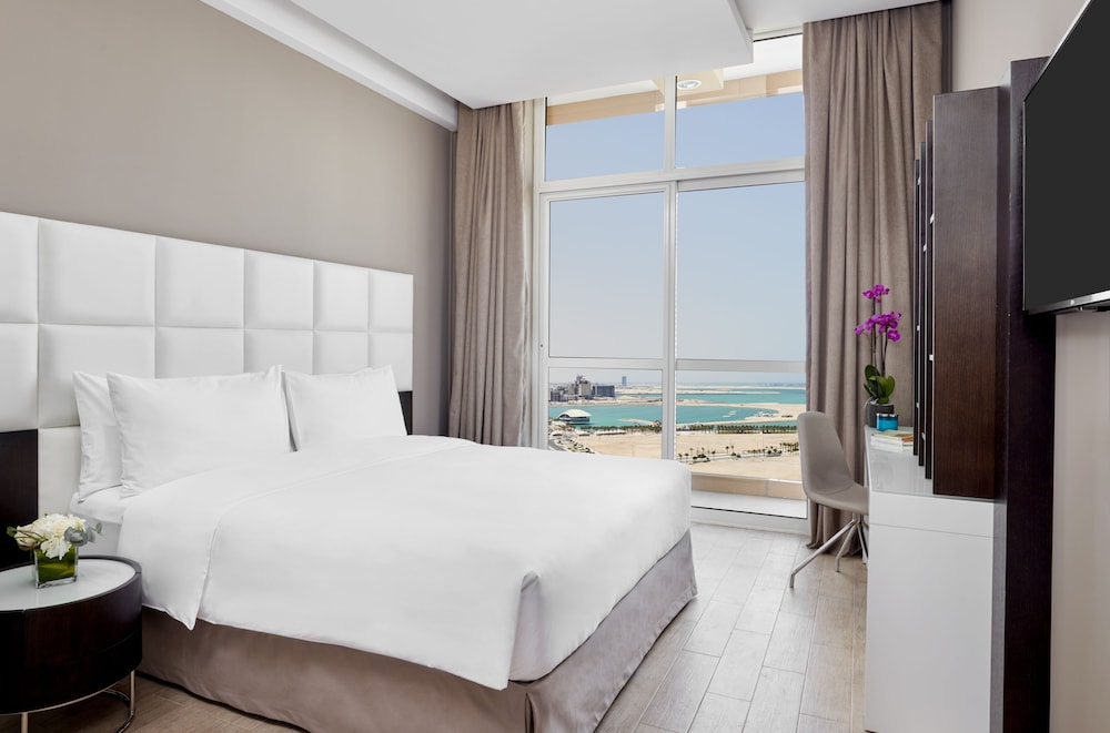 Staybridge Suites Doha Lusail 15/56