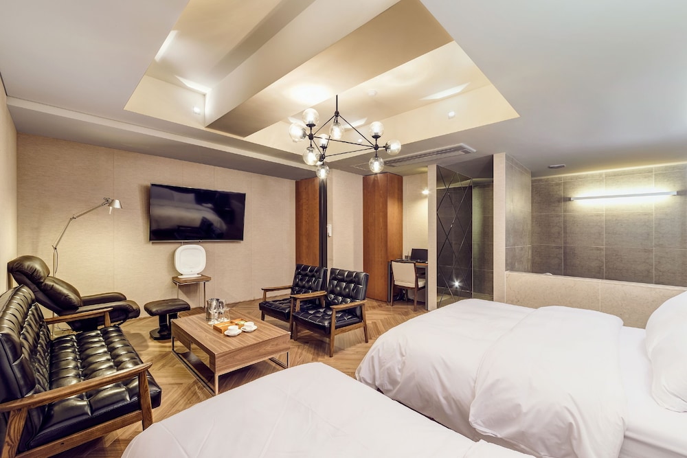 Capace Hotel 34/73