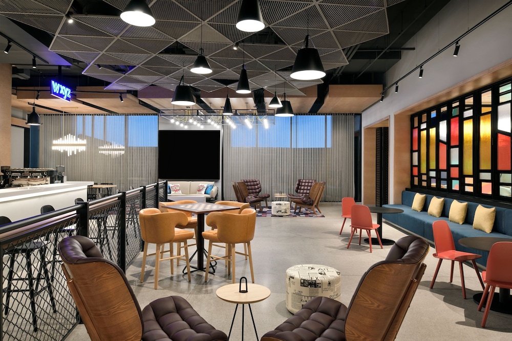 Aloft Muscat 39/47