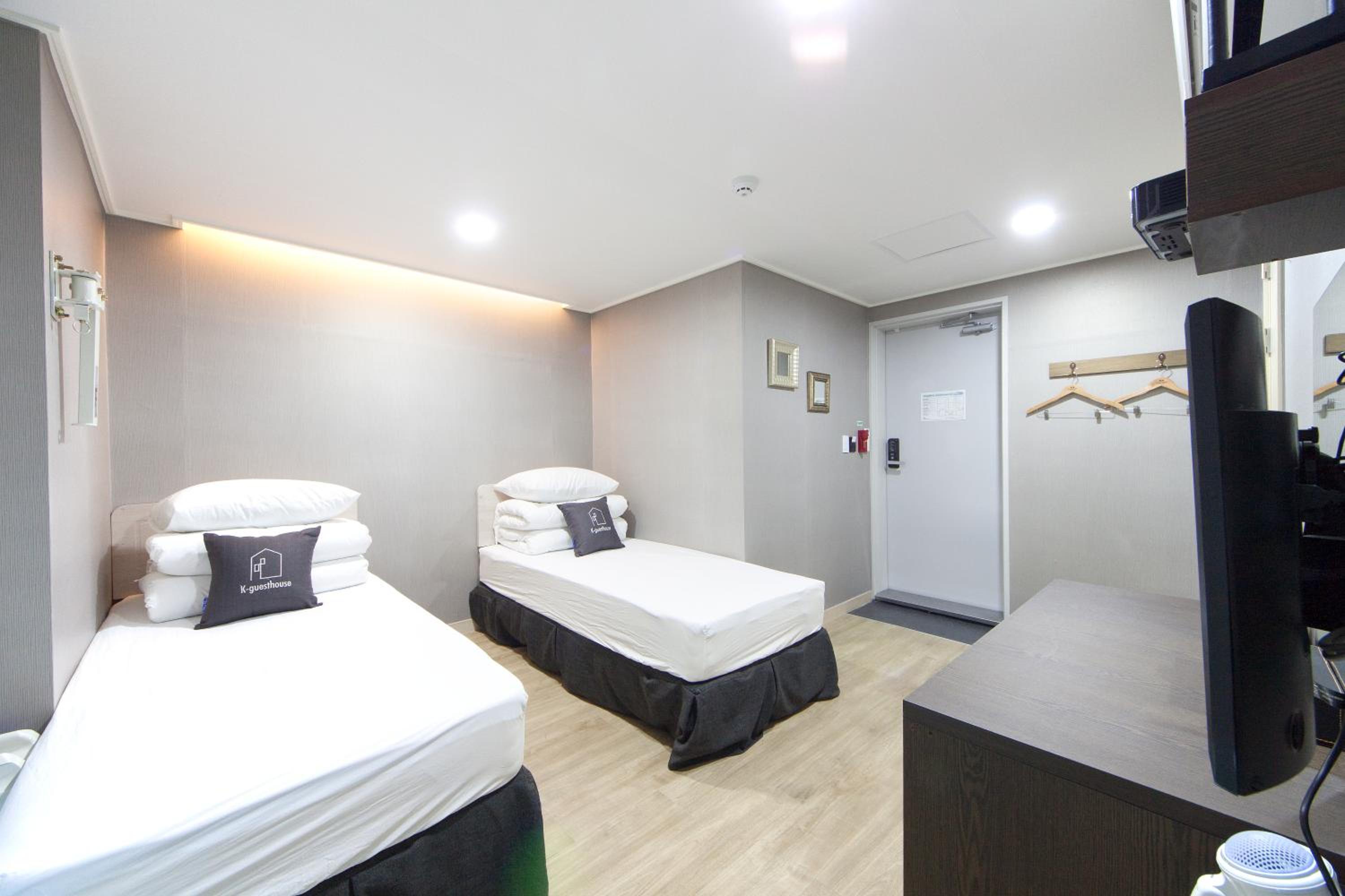 Standard, Twin Beds