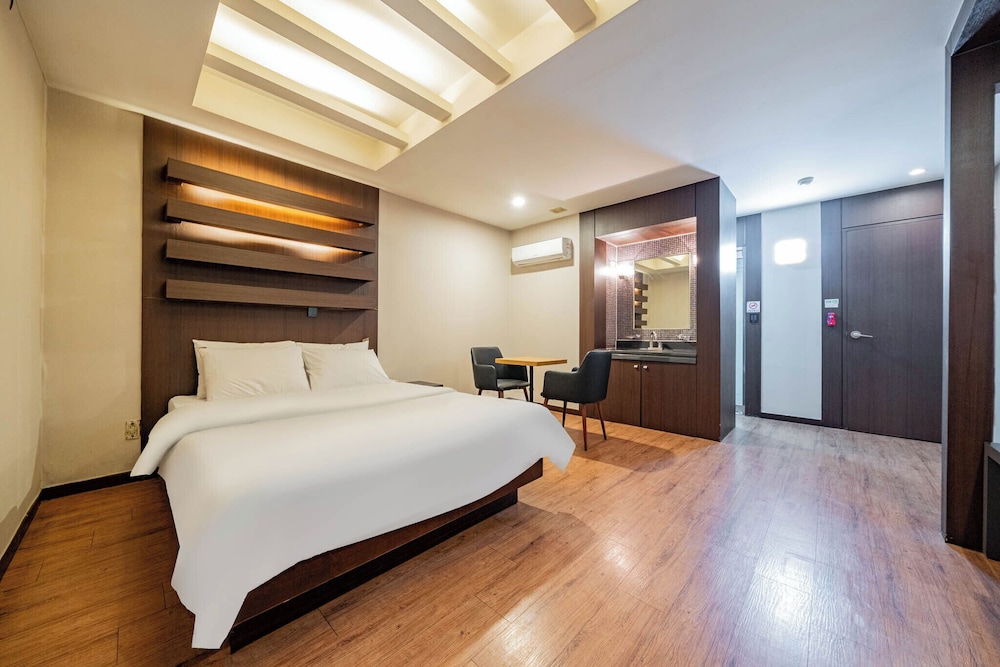 Incheon Airport Hotel June 17/50