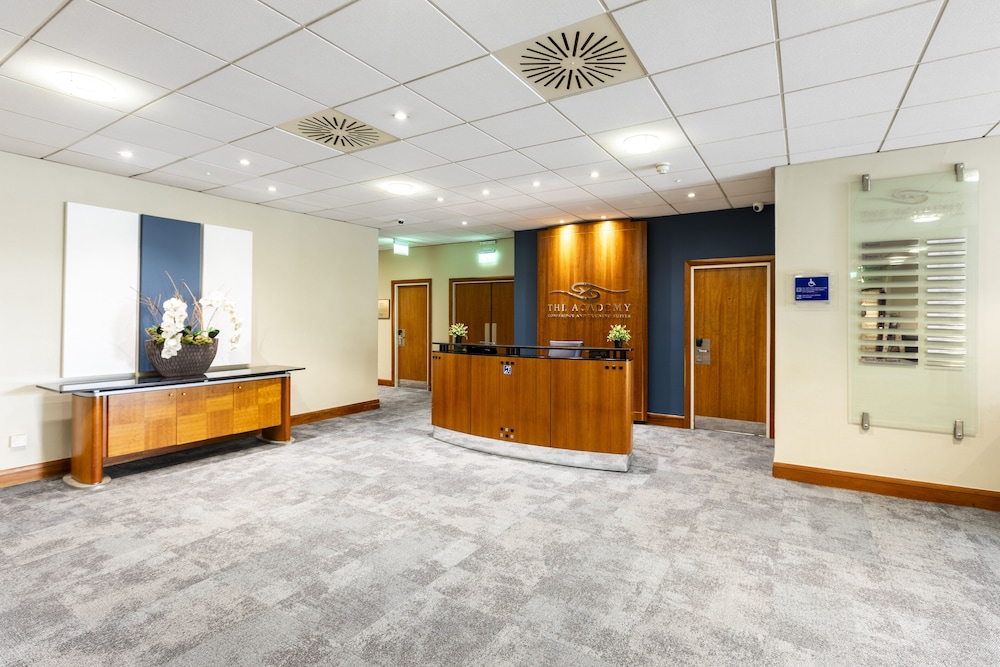 HOLIDAY INN CARDIFF CITY CENTRE 12/64