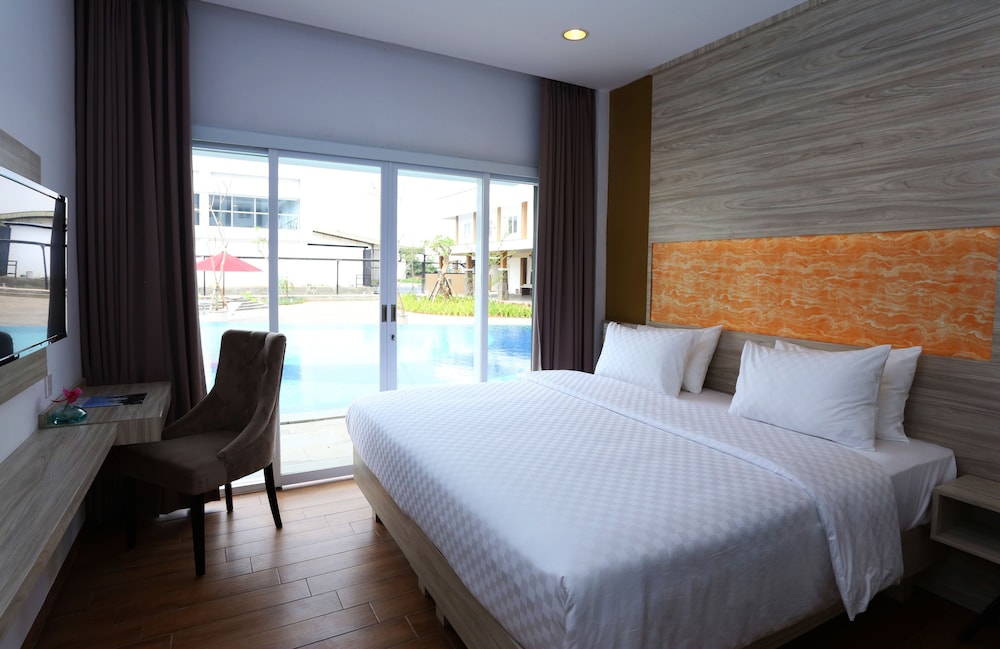 Front One Akshaya Hotel Karawang 17/61