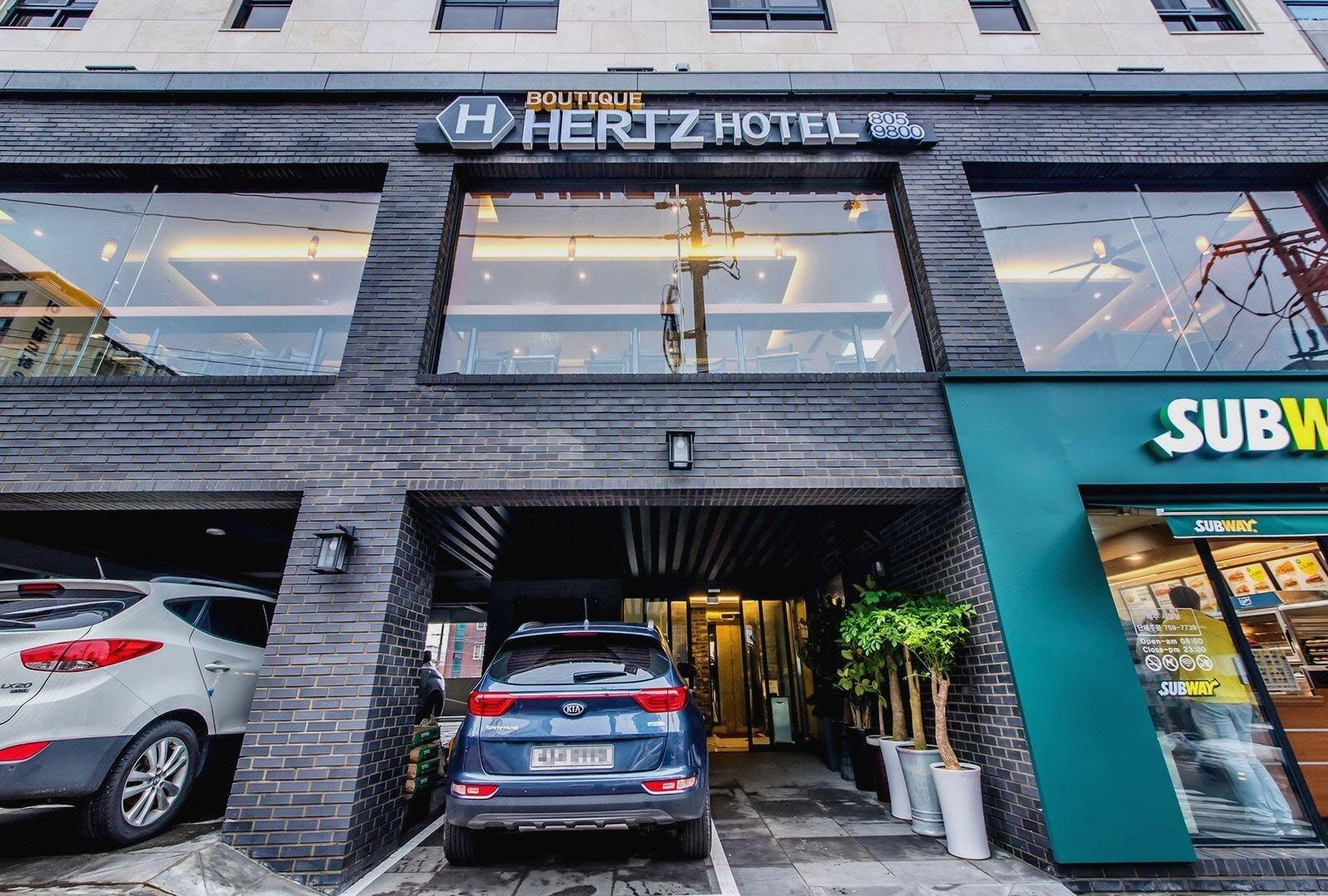 Hertz Hotel 4/48