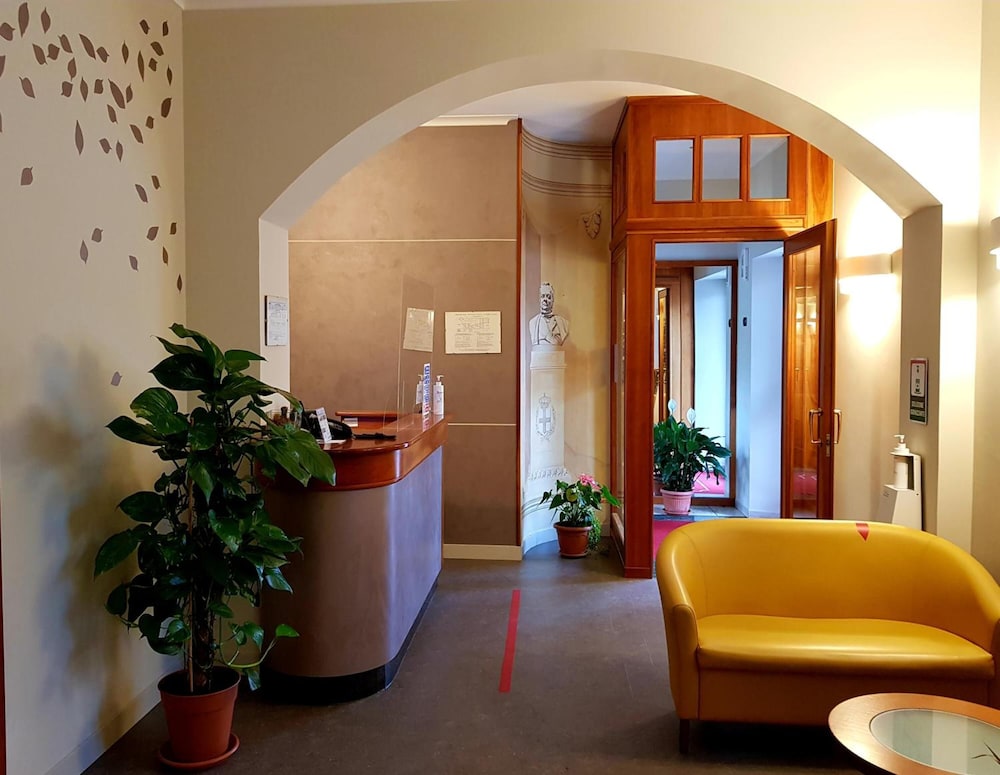 Hotel Cavour Asti 12/16