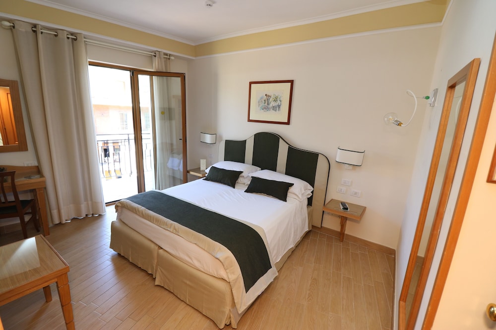 CLASSIC, DOUBLE BED, BALCONY
