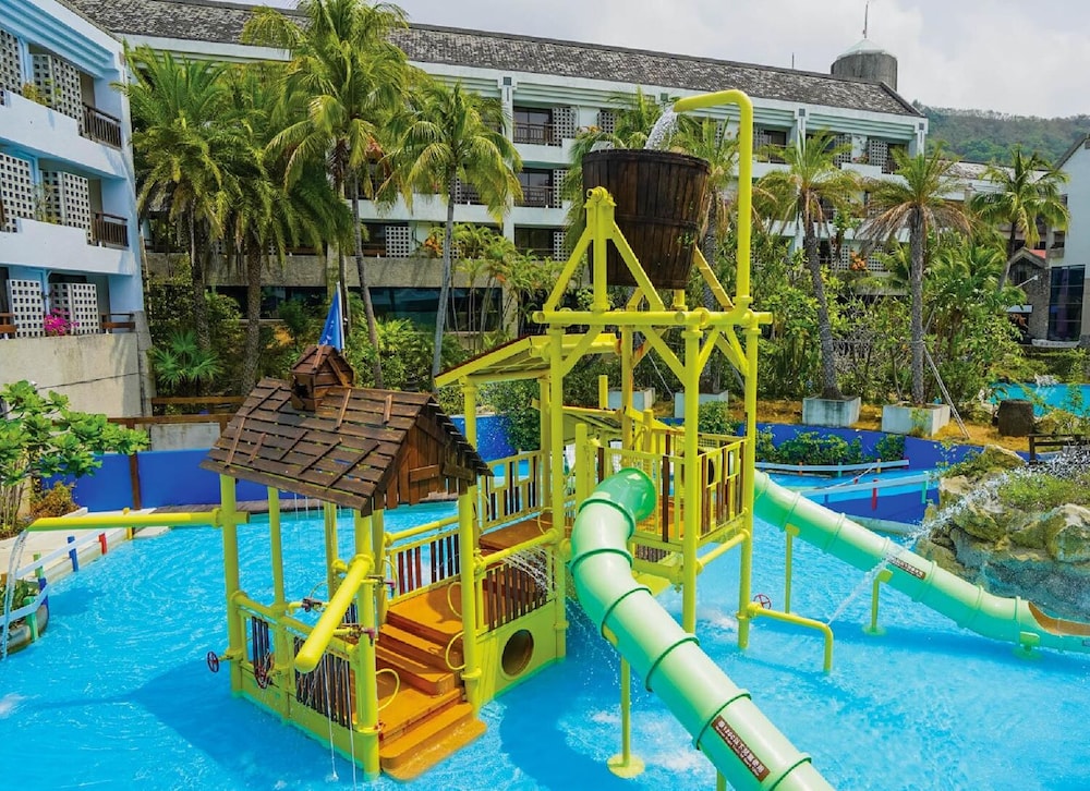 Yoho Beach Resort 70/76