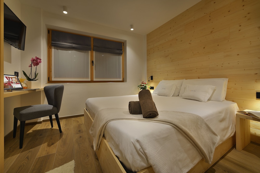 ALPINE, SUITE, SAUNA