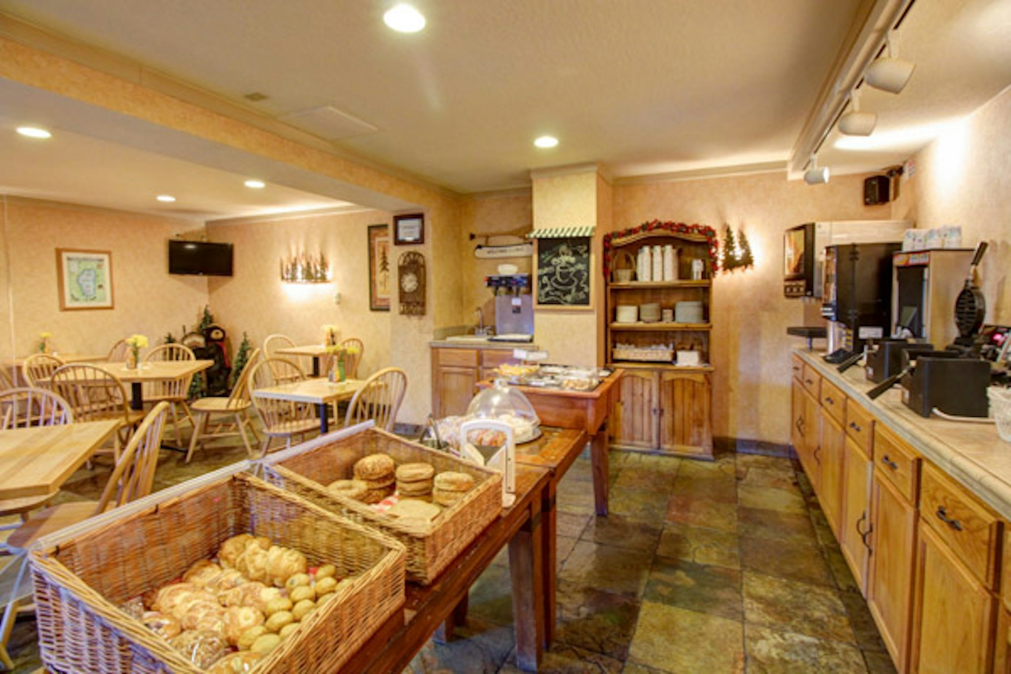 Pepper Tree Inn 28/35