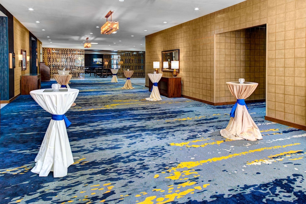 Doubletree By Hilton Hotel Arlington Dfw South 12/45