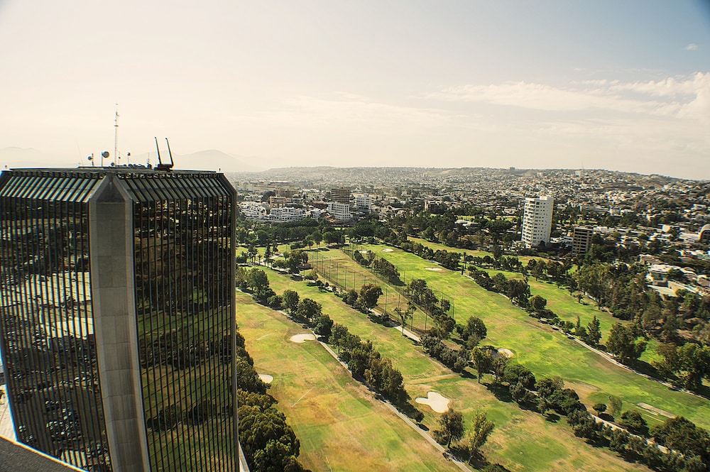 Grand Hotel Tijuana 74/77