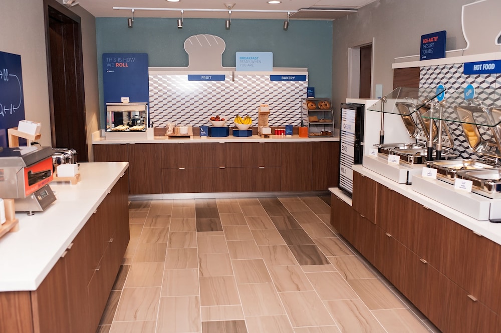 Holiday Inn Express Suites Birmingham North Fultondale 9/34